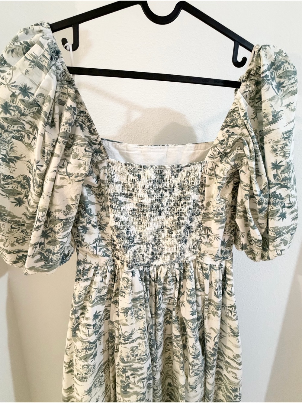 Abercrombie & Fitch Emerson
Poplin Puff Sleeve Midi Dress Green - Picture 4 of 5